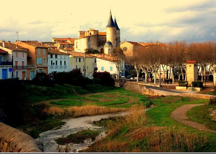 Du Soleil, Climatise Avec Piscine Chauffee D'avril A Novembre, Et Jacuzzi * Pouzolles