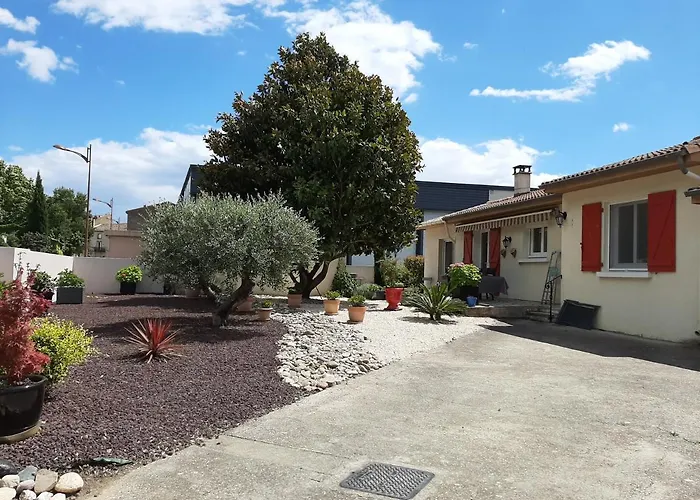 Du Soleil, Climatise Avec Piscine Chauffee D'avril A Novembre, Et Jacuzzi *
