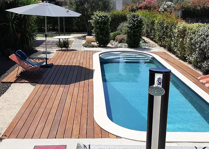Du Soleil, Climatise Avec Piscine Chauffee D'avril A Novembre, Et Jacuzzi *