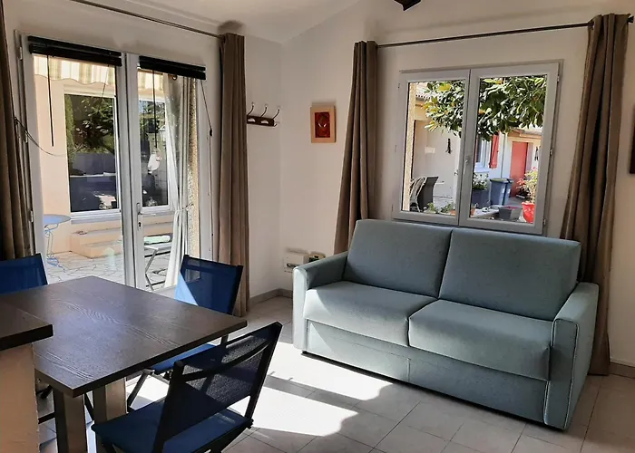 Du Soleil, Climatise Avec Piscine Chauffee D'avril A Novembre, Et Jacuzzi * Pouzolles